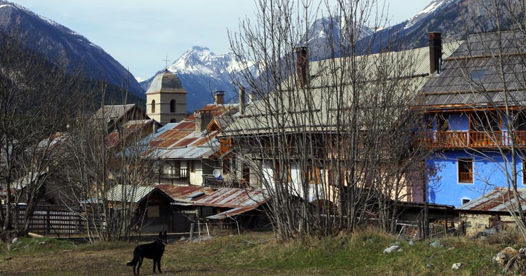 Le village des Alberts dans la vall&eacute;e de la Clar&eacute;e 