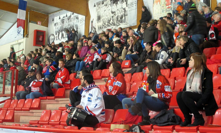 Les tribunes de la patinoire René-Froger