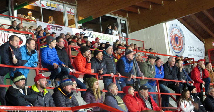 Les tribunes de la patinoire René-Froger