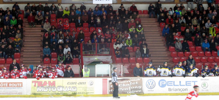 Les tribunes de la patinoire René-Froger