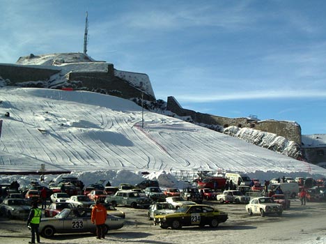 Le Champs de Mars et les voitures anciennes