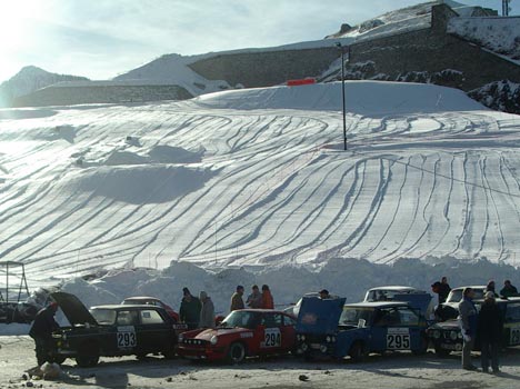 Le Champs de Mars et les voitures anciennes