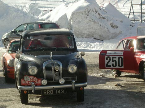 Le Champs de Mars et les voitures anciennes