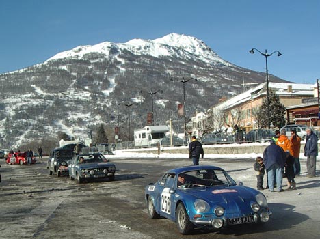 Le Champs de Mars et les voitures anciennes
