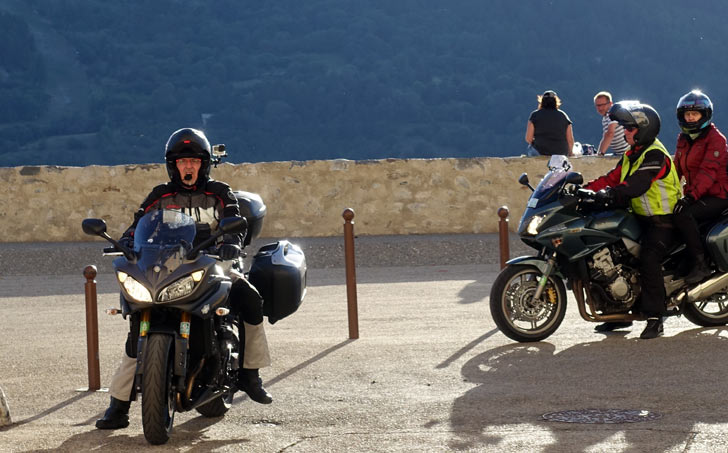 Motos sur les remparts