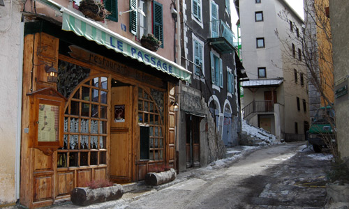 La rue du pont d'Asfeld dans la Cité Vauban.