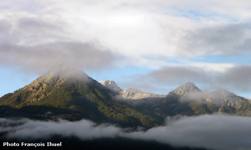 Le pic du Mélézin (2680m) au dessus de Briançon.