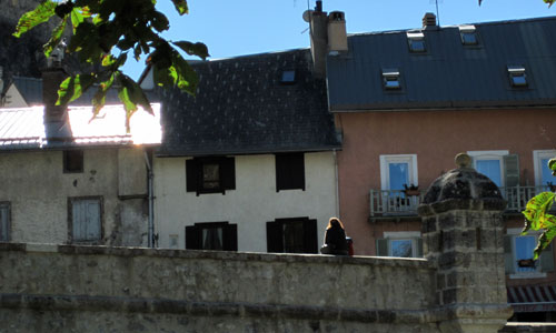 Sur les remparts de la cité Vauban de Briançon.