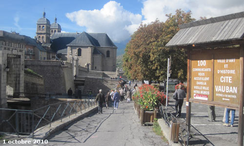 L'entrée de la cité Vauban à Briançon.
