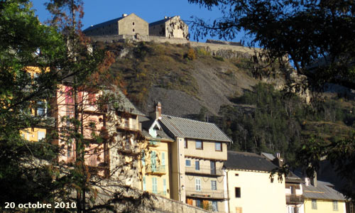Le fort des Têtes au dessus de la cité Vauban à Briançon.