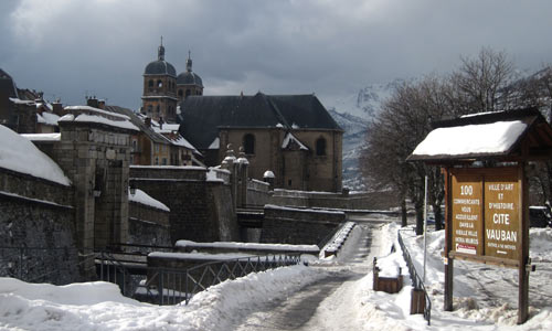 La porte de Pignerol à l'entrée de la cité Vauban à Briançon.