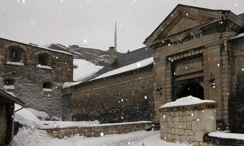 La porte de Pignerol à l'entrée de la cité Vauban à Briançon.