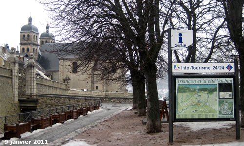La porte Dauphine à l' entrée de la cité Vauban de Briançon.