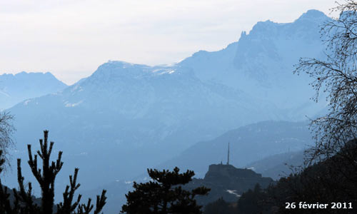 Le fort de château et le Pic de Montbrison (2825m).