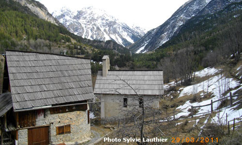 Terre Rouge, un hameau de Cervières dans les Hautes Alpes.