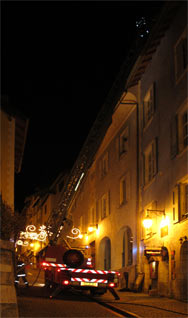 Les pompiers dans la grande rue à Briançon