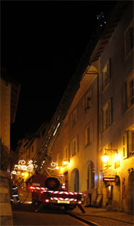 Les pompiers dans la grande rue à Briançon