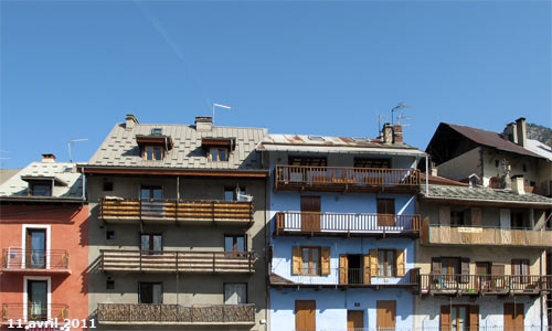 Place Gallice Bey dans le centre de Briançon.