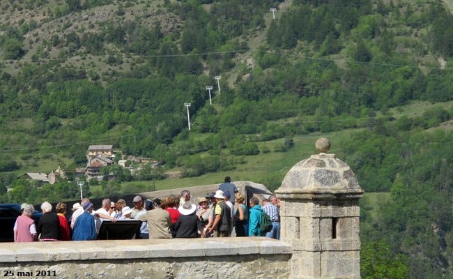 Visite sur les remparts de la cité Vauban à Briançon.