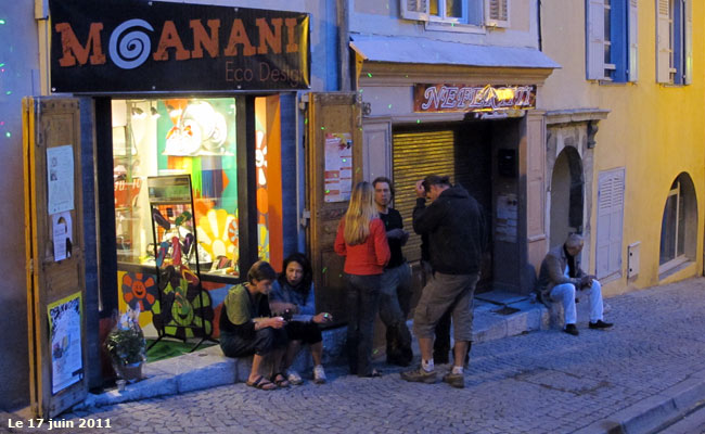 Inauguration d'un nouveau commerce dans la Grande Rue de la cité Vauban à Briançon.