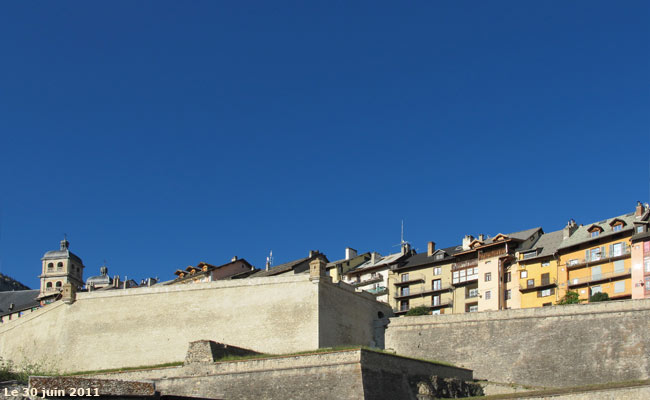 les remparts de la cité Vauban de Briançon.