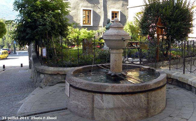 La fontaine Persens est située sur le square du m?me nom en bas de la grande Gargouille de la cité Vauban.