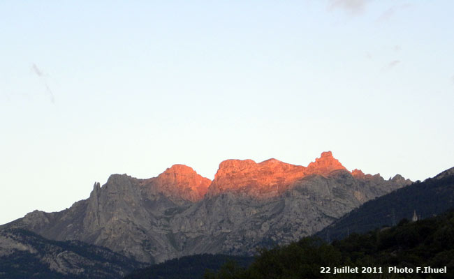 Le pic de Montbrison (2825m) au dessus de Brian?on.