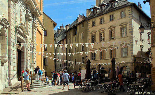 La place du Temple et la maison des Templiers