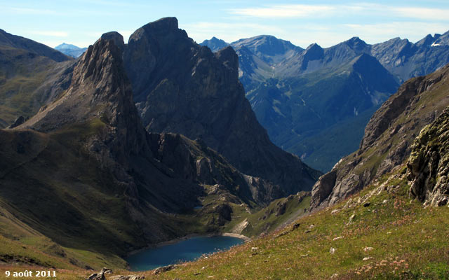 Le grand lac, les arêtes de la Bruyère, l'aiguillette du Lauzet dans le Briançonnais.