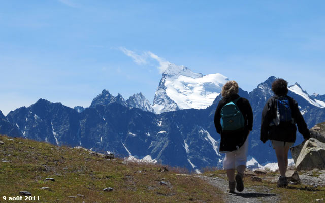 Le dôme des Ecrins vu du col du Chardonnet dans le Briançonnais.