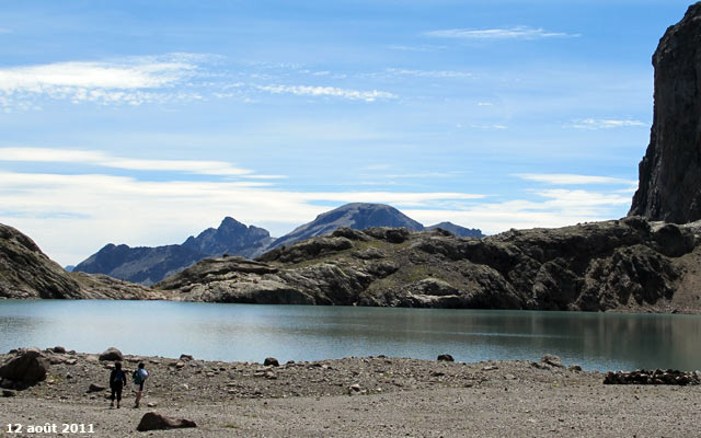 Le lac de l'Eychauda (2514m) dans le parc des Ecrins.