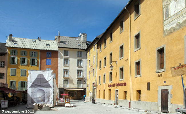 La place d'armes à Briançon.