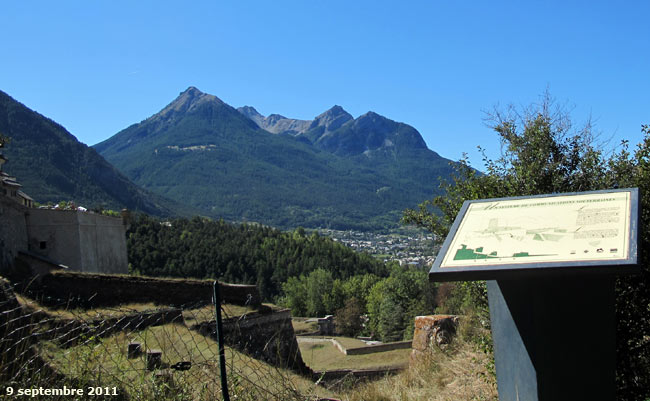 Le pic du Mélézin (2680m) au dessus de Briançon.