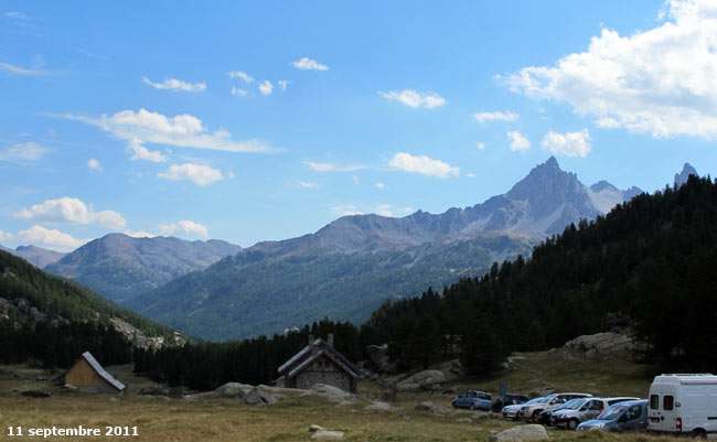 le chalet pastoral du Clot d'Ane et les arêtes de la Bruyère.