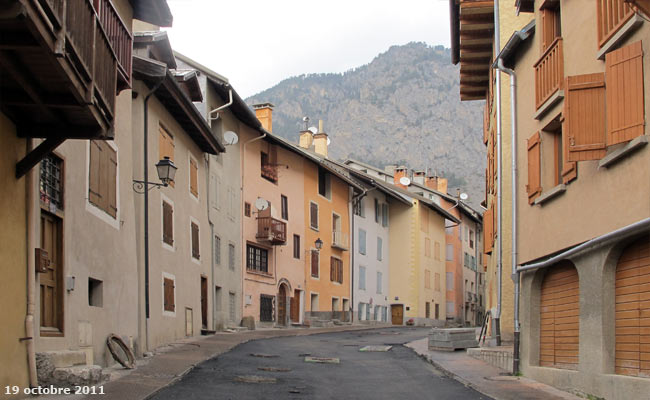 La rue de Castre à Briançon.