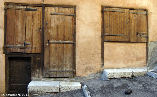 Dans la rue Mercerie ou "Petite Gargouille de la cité Vauban à Briançon. 