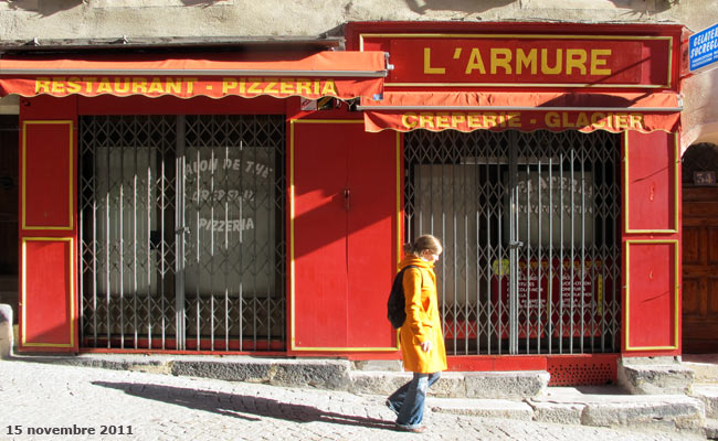 Grande rue ou Grande Gargouille : la rue commerçante de la cité Vauban à Briançon.