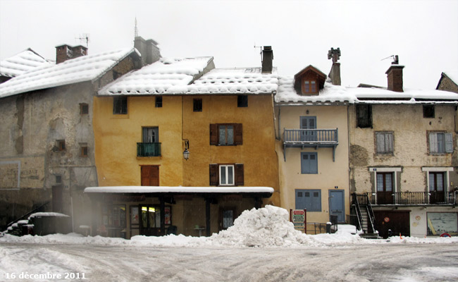 La place Dauphine de la Cité Vauban à Briançon.