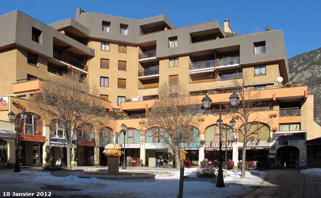 Place Centrale à Briançon.