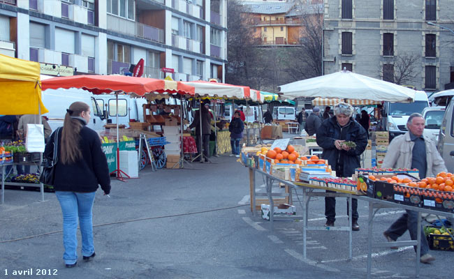 Le marché du samedi Place de l'Europe à Briançon.
