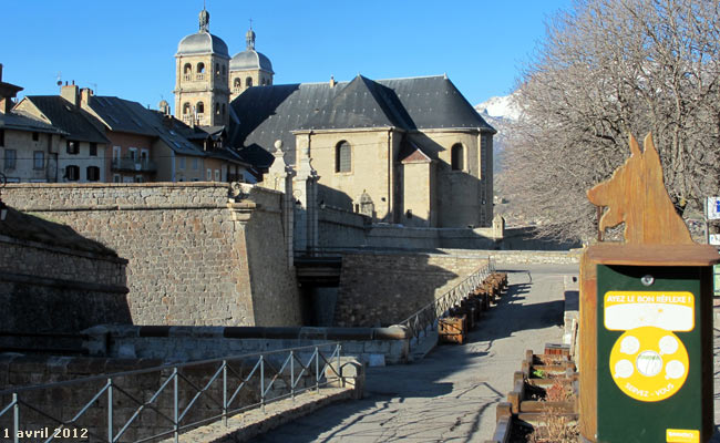 Porte Dauphine à l'entrée de la cité Vauban à Briançon.