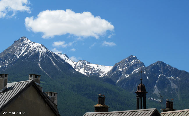 Le pic du Mélézin (2680m) au dessus de Briançon.