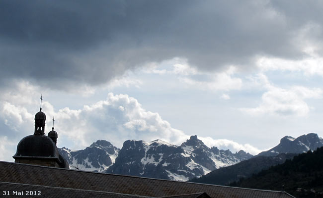 Le pic de Montbrison (2825m) au dessus de Briançon.