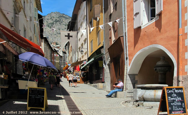 Grande rue ou Grande Gargouille à Briançon.