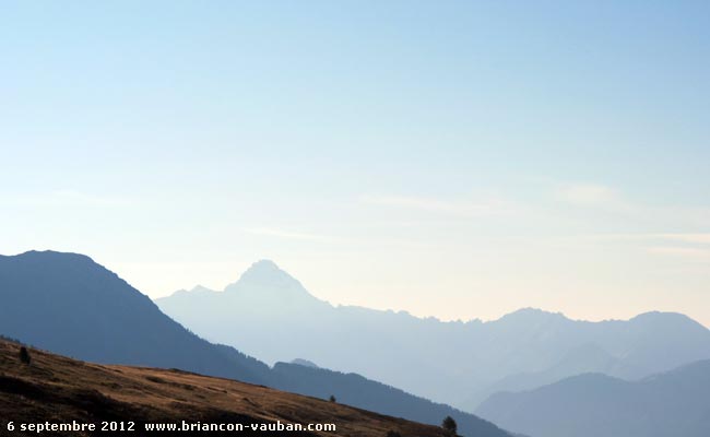 Le Pic de Rochebrune (3320 m) vu depuis le Grand Aréa (2869 m)