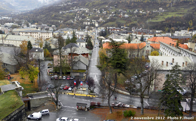 La Chaussée vue de la Cité Vauban à Briançon.