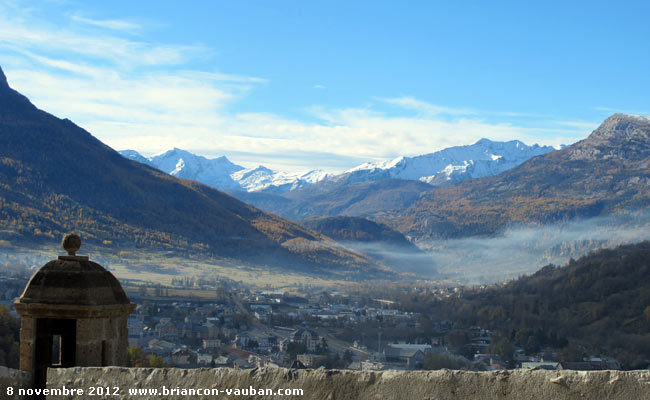 La haute vallée de la Durance vue depuis la Cité Vauban à Briançon.