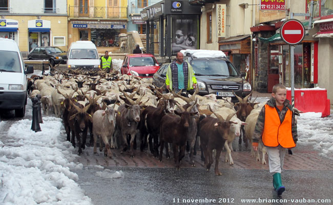 Sur la rue Centrale à Briançon.