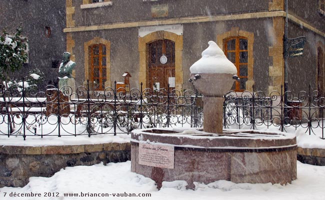 La fontaine Persens située sur le square du même nom dans la cité Vauban.