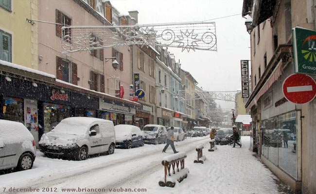 La rue centrale à Briançon.
